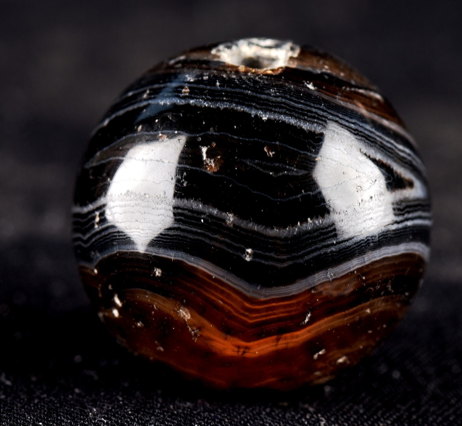 Mystic old black sulemani dzi/bhaisajyaguru/shaman bead with reach patina#7346