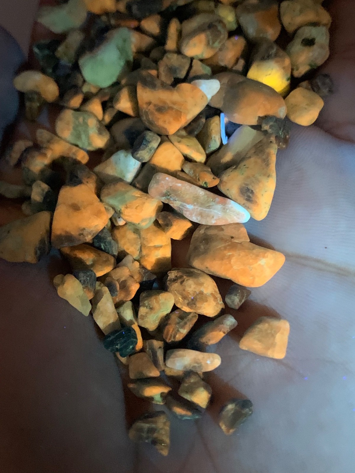 250 Carats Fluorescent Hackmanite Rough lot Afghanistan