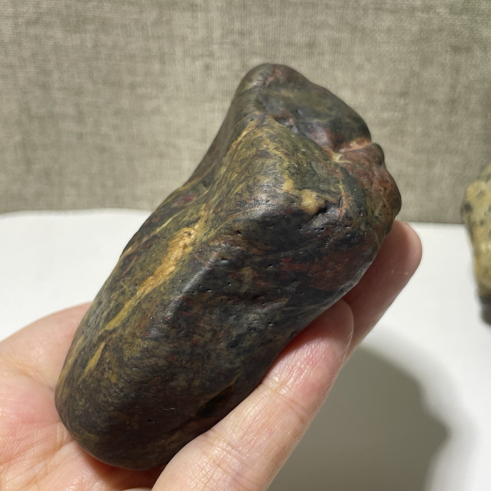 215g Natural Iddingsite meteorite specimen raw stone from China a6690