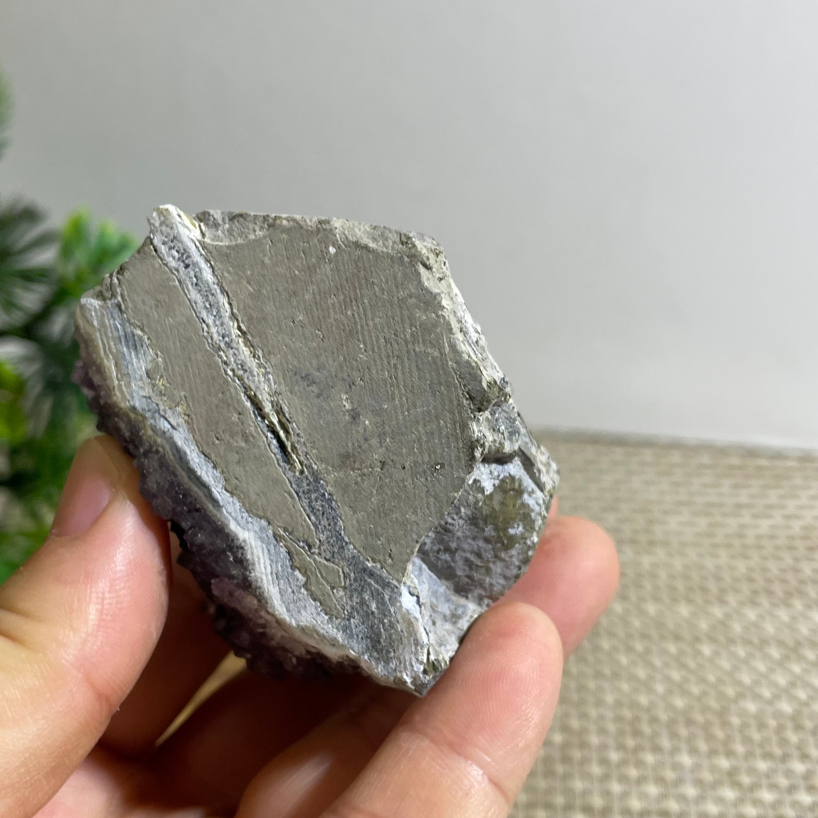 137g purple stone Crystal cluster Cave Geode Mineral Specimen Healing reiki