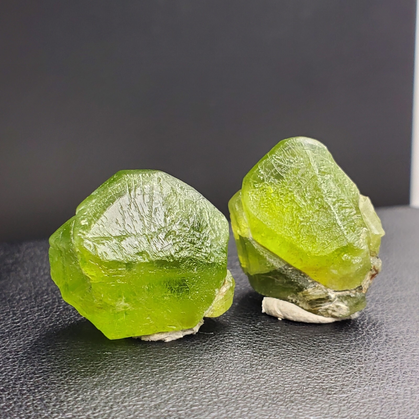 Peridot Crystal 62.90 Carat / Peridot Stone Specimens