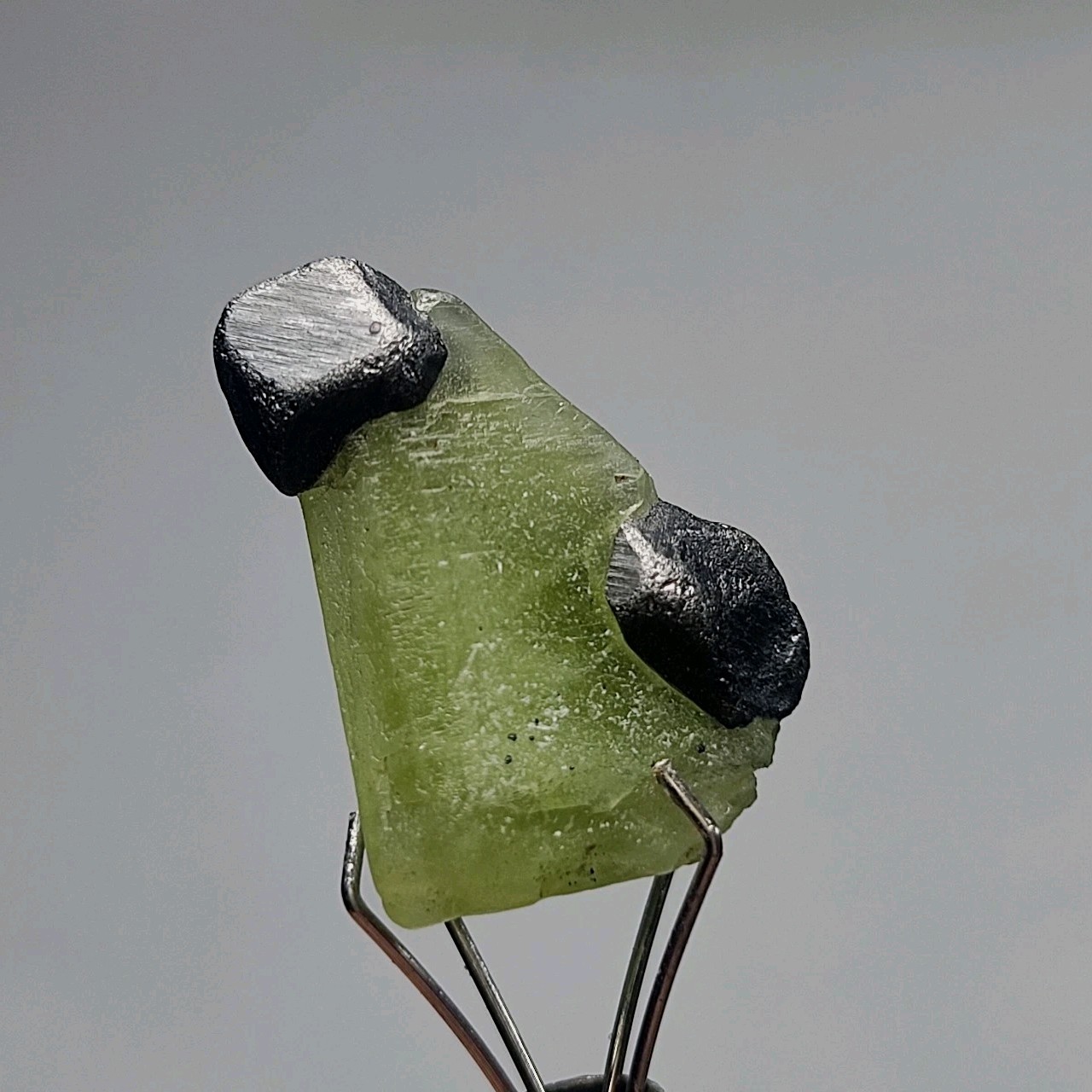 2.5 gm of Small Size Stunning Peridot Crystal Combine With Magnetite Crystal.