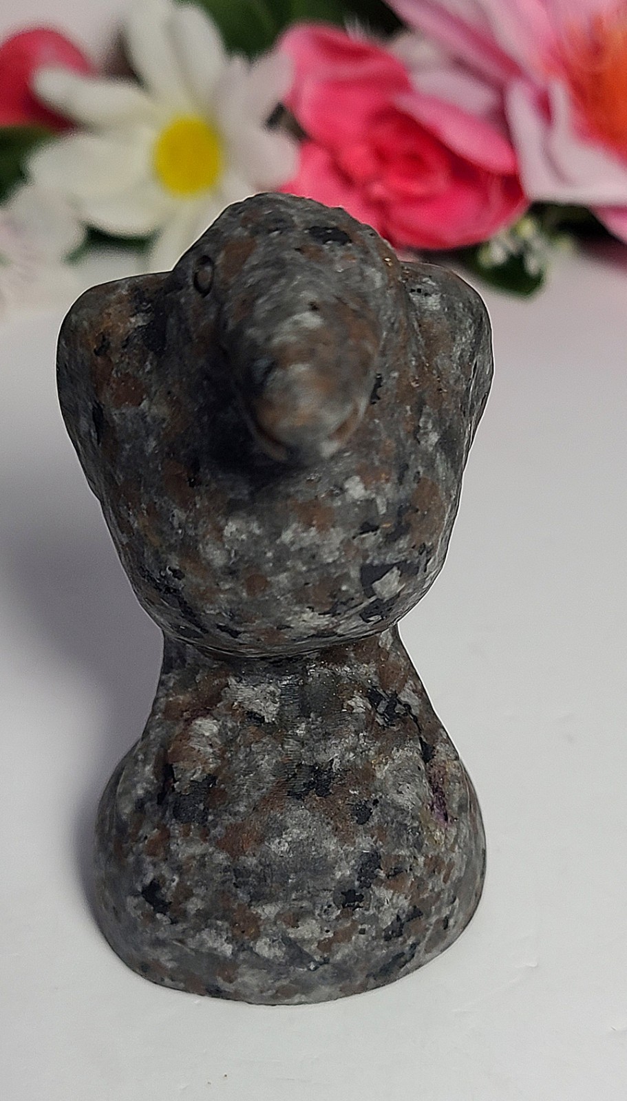 3.3″ 199g UV Reactive Yooperlite Crow Raven Crystal Stone Carving Statue Wicca