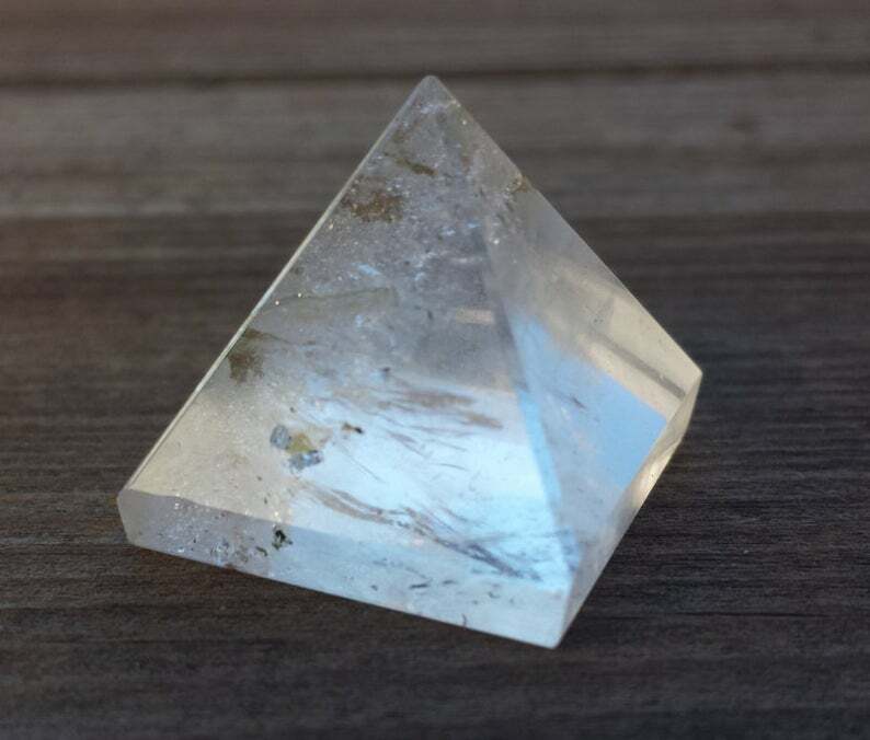 NATURAL CLEAR QUARTZ SMALL GEMSTONE PYRAMID 20-22mm