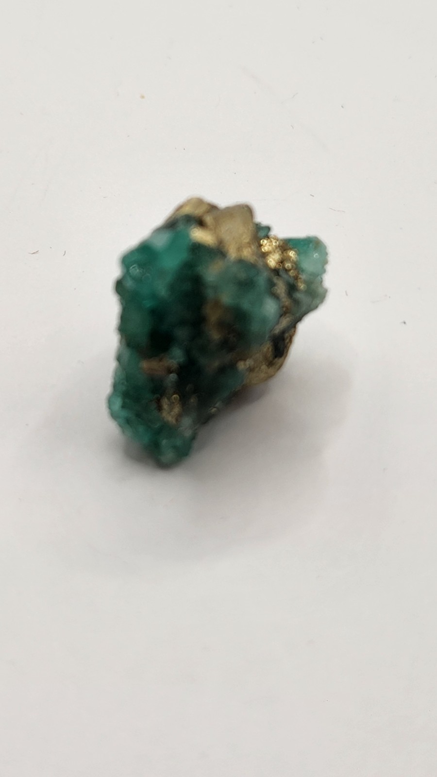 Especimen Esmeralda Colombiana, Pirita, Terminacion, Macla, 27,12 cts, Natural