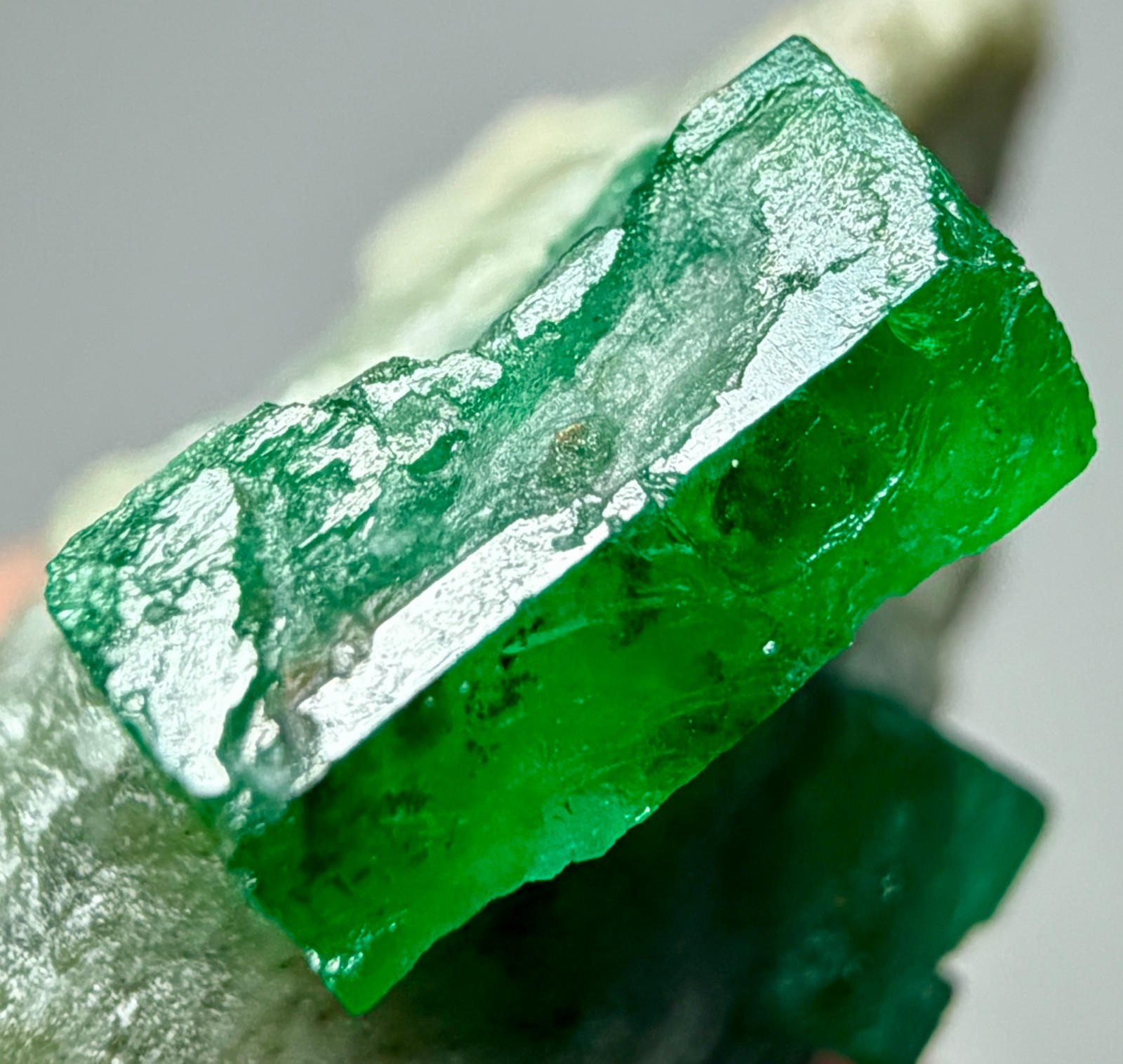 Top Quality Green Emerald Full Terminated Crystals On Matrix. 94 Carats