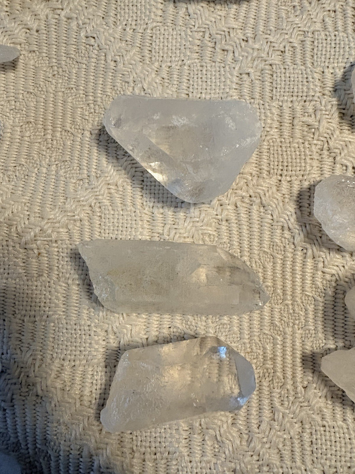 bulk quartz crystals- 70 Pieces Approximately 2 Inches Each