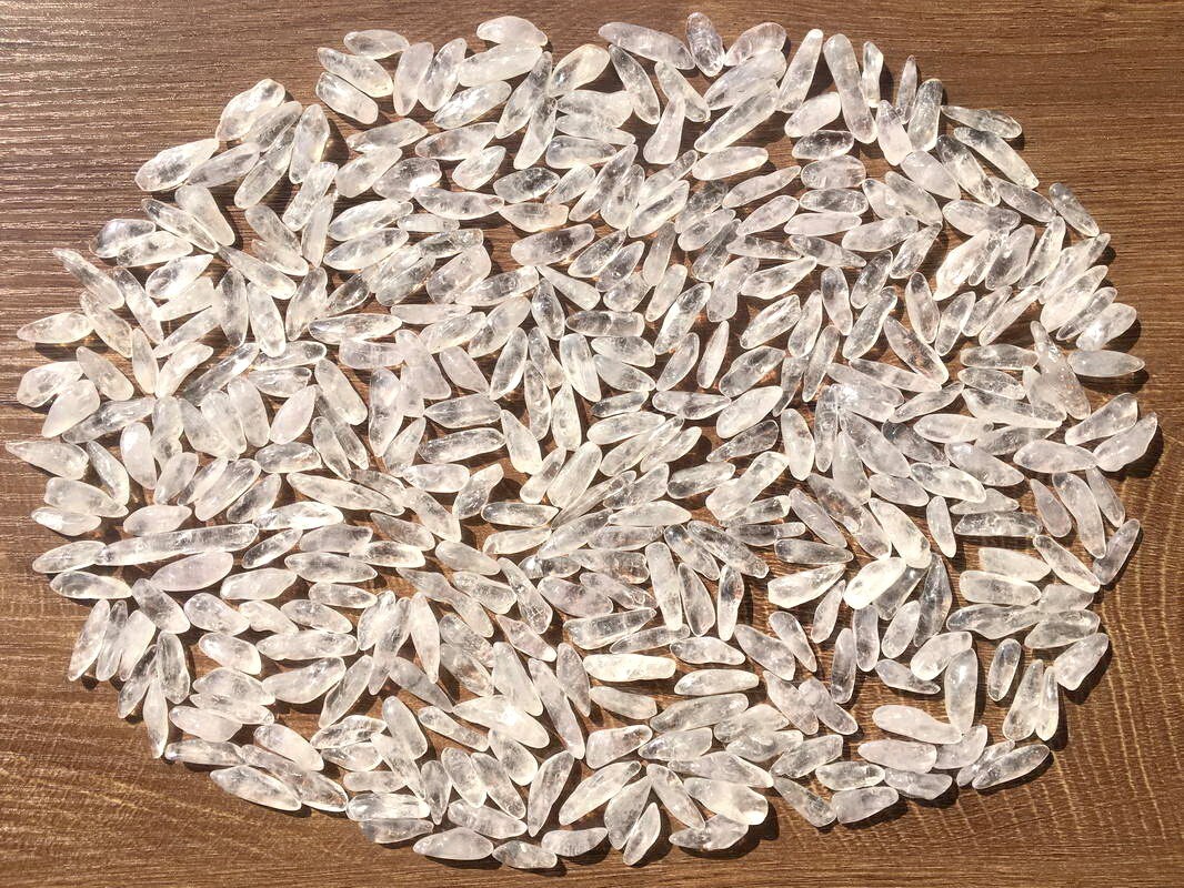 1 lb Wholesale (300pcs+) Small Clear White Quartz Crystal Tumbled Points