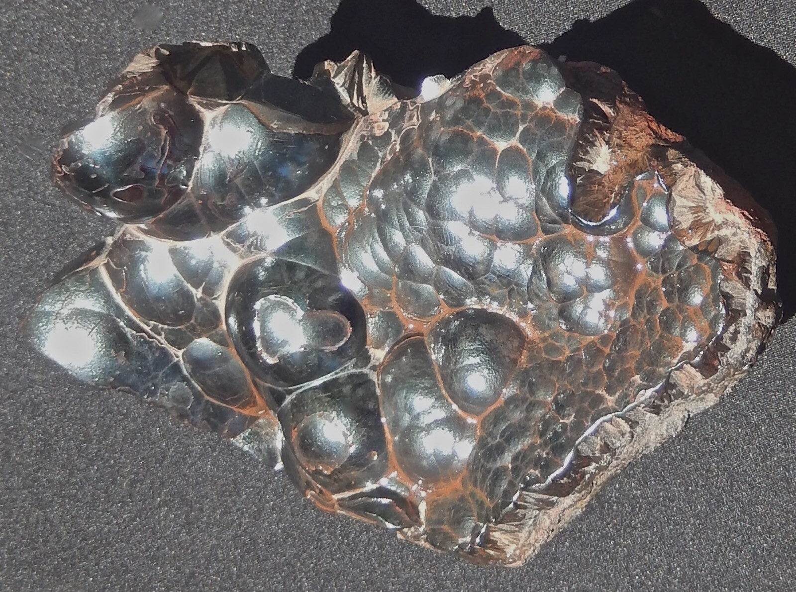 HEMATITE KIDNEY ORE BOTRYOIDAL LARGE CRYSTAL SPECIMEN 1.14 LBS or 518 GRAMS