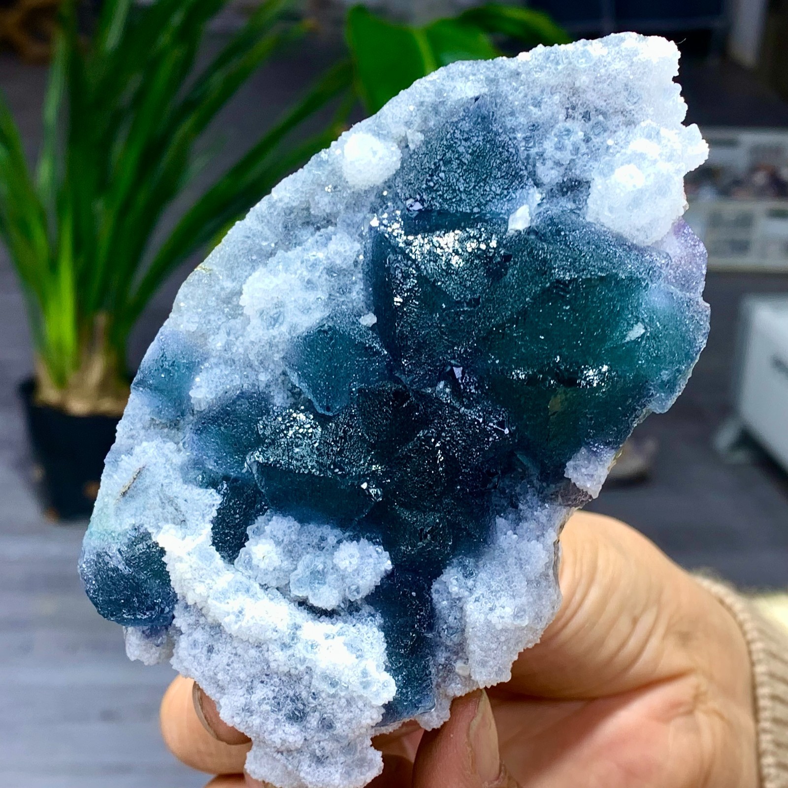 407G Natural transparent purple cubic fluorite mineral sample Inner Mongolia