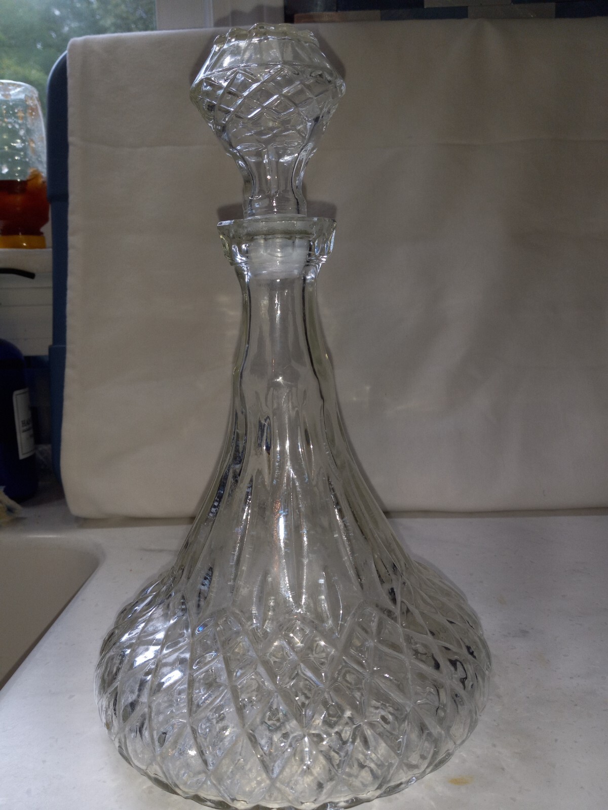 RARE FIND! VINTAGE Diamond Cut Lead Crystal Clear Glass Decanter. 1 qt. Captain’