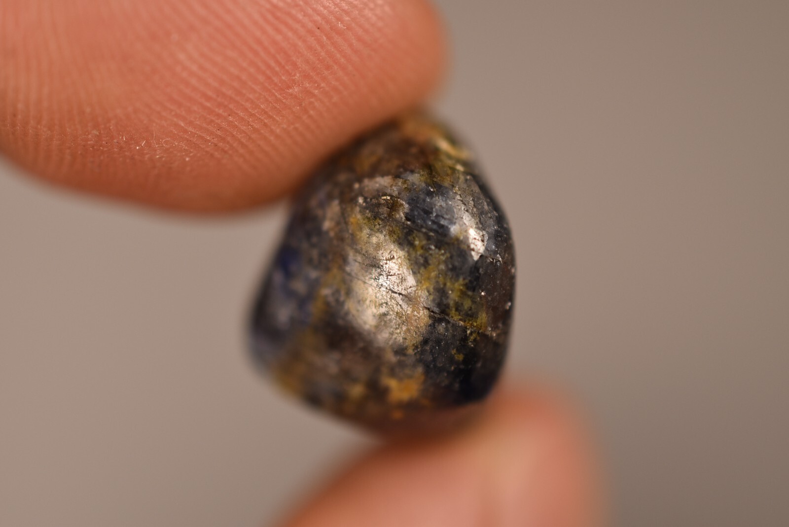 *SAPPHIRE* Tumbled Stone 2.3cm 10.4g Natural Polished Healing Crystal