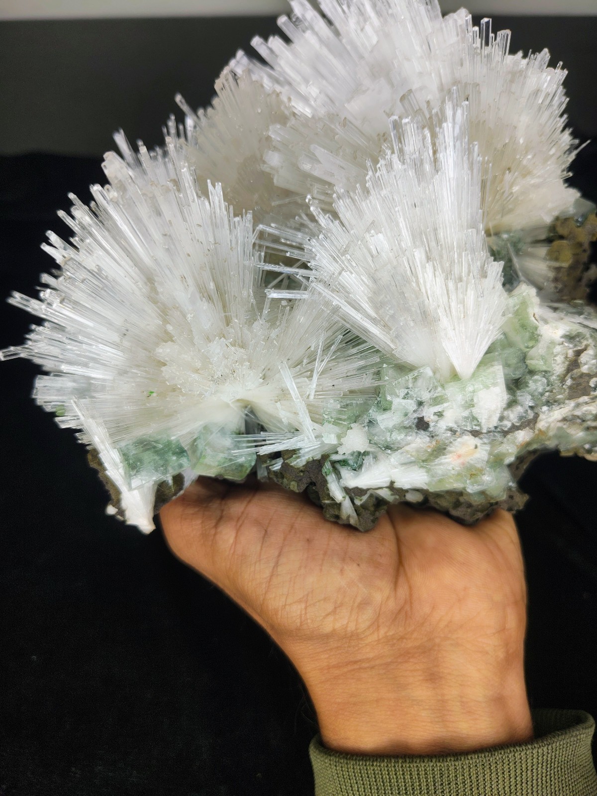 Natural Beautifull SCOLECITE Spray with green APOPHYLLITE minerals specimens