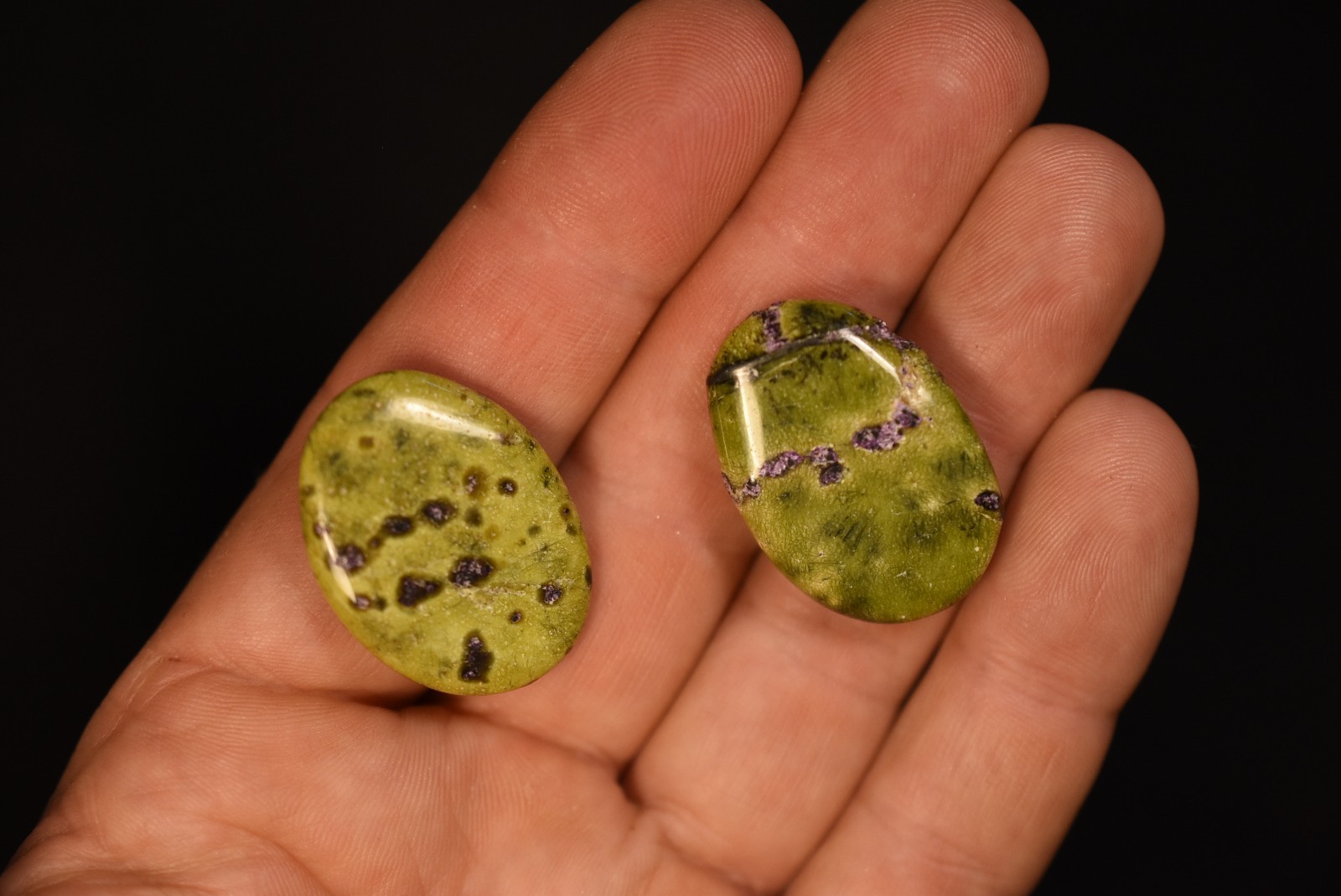 2 *ATLANTISITE* Flat Stones 3cm 11.8g Palm Stichtite In Serpentine Natural