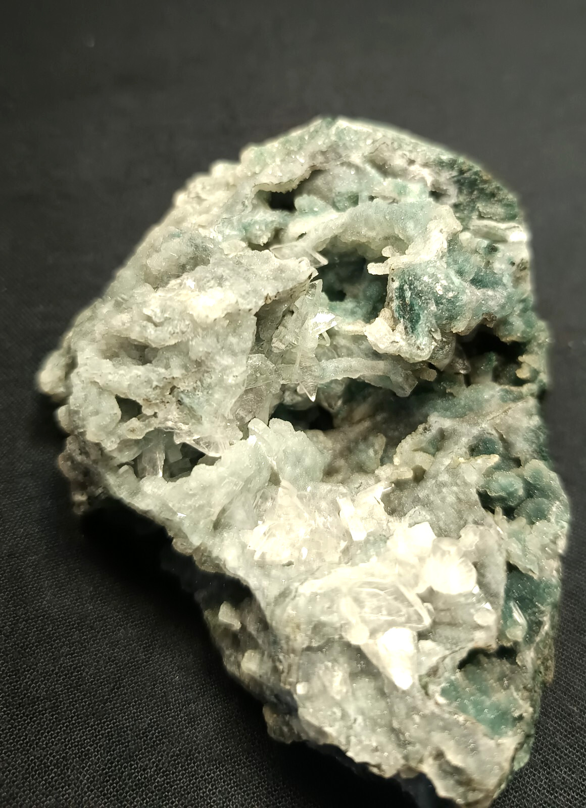 Natural green heulandite crystal w/ calcite coral mineral speciman 201 gr