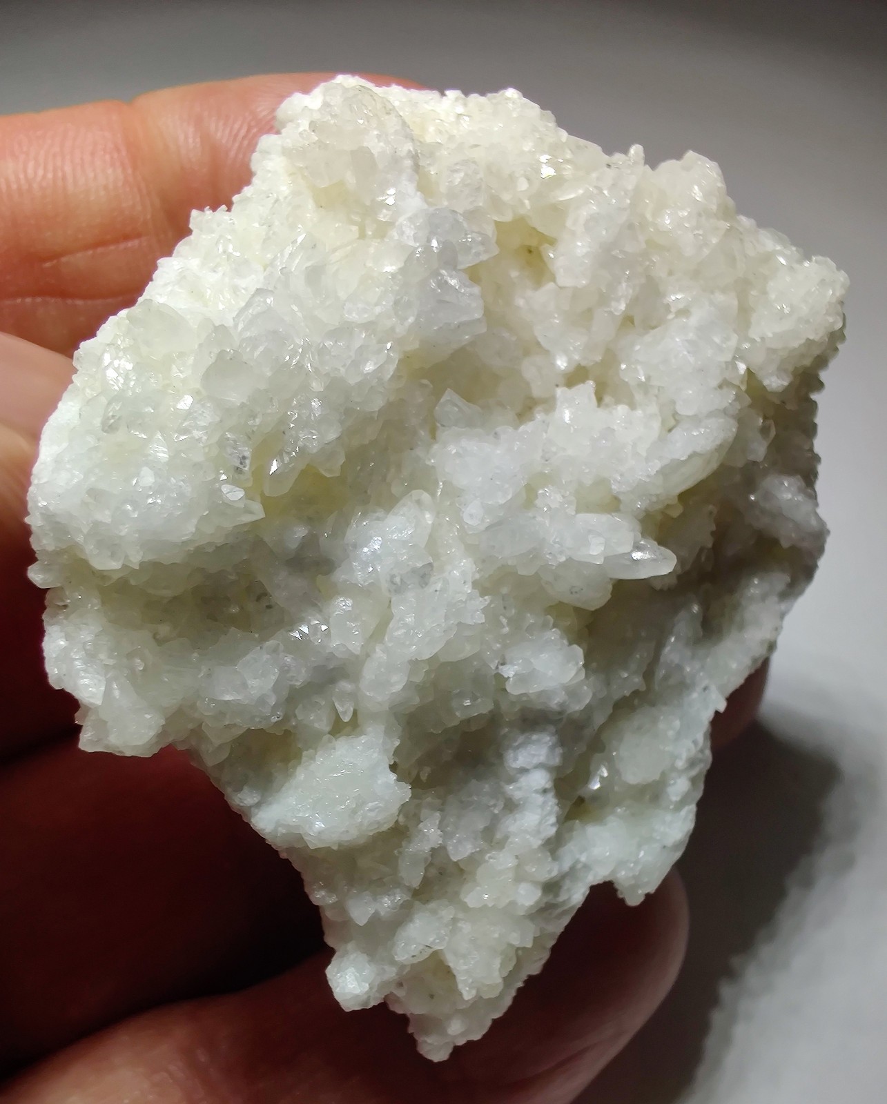 Calcite crystal specimen, fluorescent. Kentucky. 94 grams.