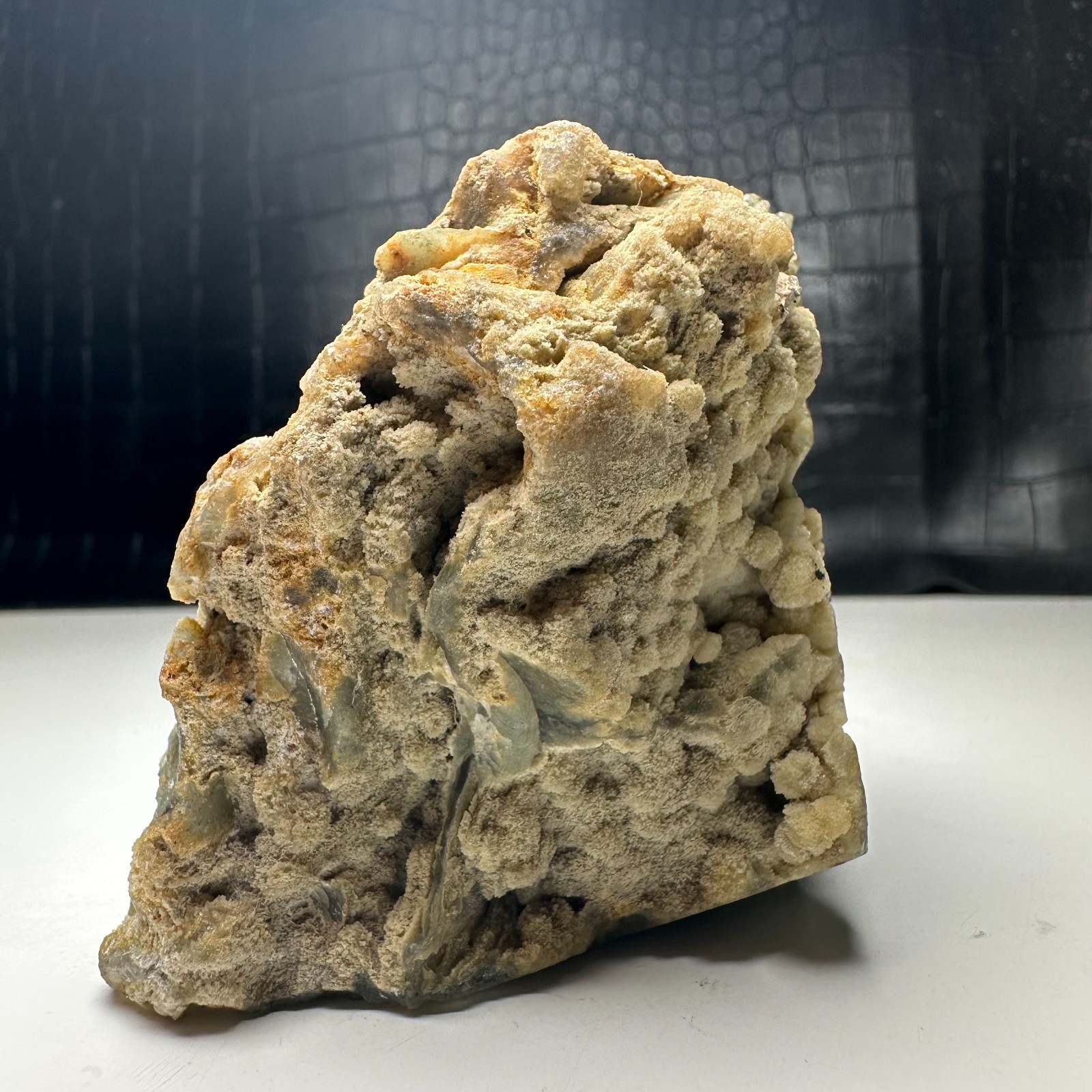 Natural Crystal Mineral Specimen.GRAPE Agate.Hand-carved tyrannosaurus.Statue.BU