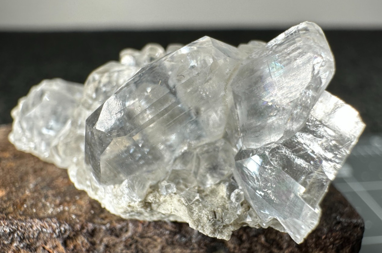 ➤ 1-3/4″ CALCITE CRYSTAL Specimen – Gray Quarry in Hamilton Illinois VIDEO➤1111