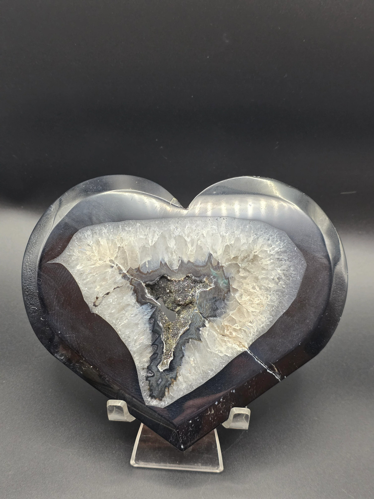 Large Druzy agate heart! 12.2 ounces, 5.5 inches wide 4.5″ tall