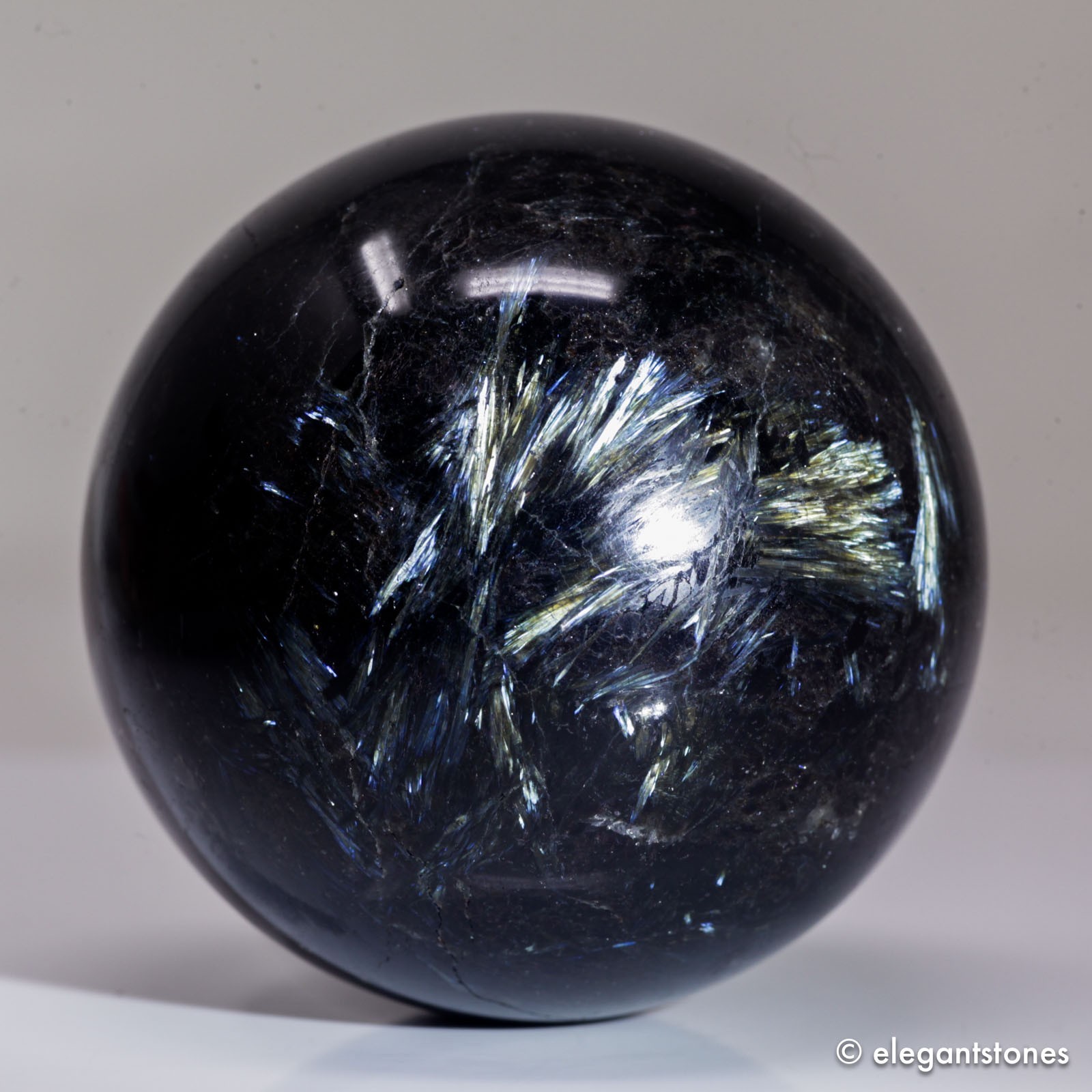 613g 72mm Arfvedsonite Sphere Crystal Ball Blue Flash Fireworks Quartz Healing