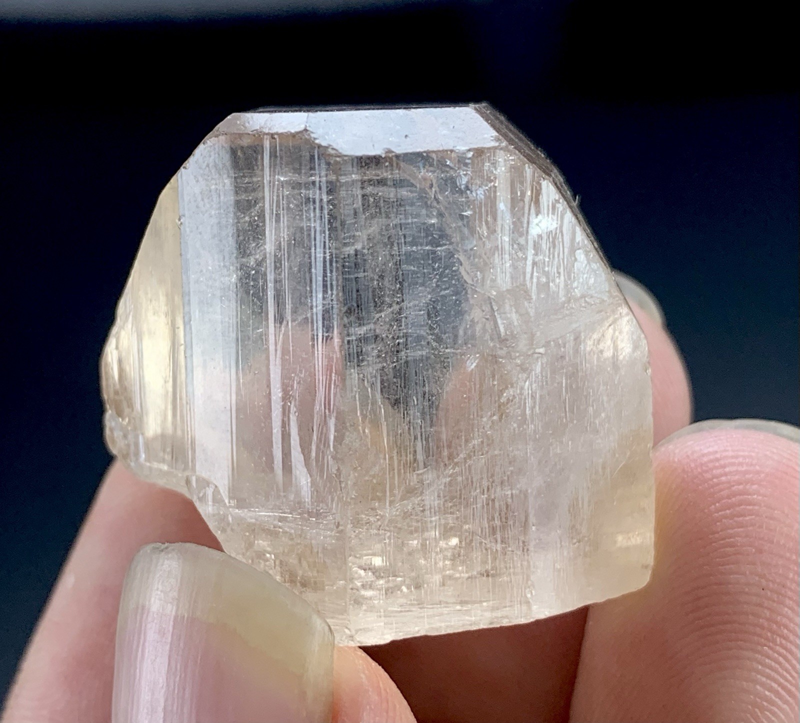 138 Cts Genuine Natural Topaz Crystal from Pakistan Rare Quality 24x17x18 mm.