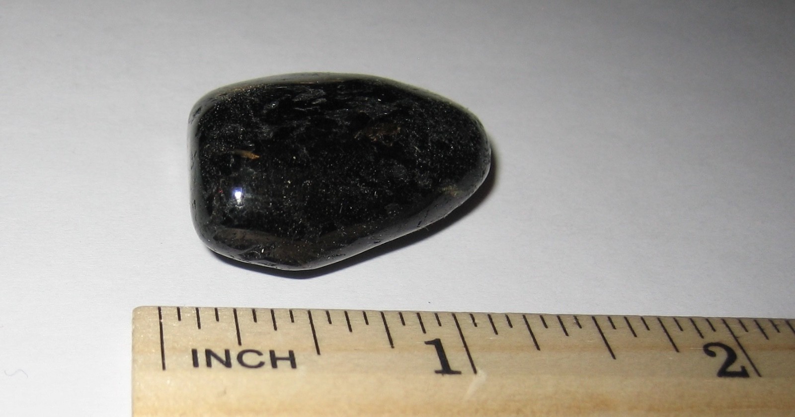 1.3″ RARE TUMBLED POLISHED AUTHENTIC NUUMMITE STONE FROM GREENLAND 17.6grams *15