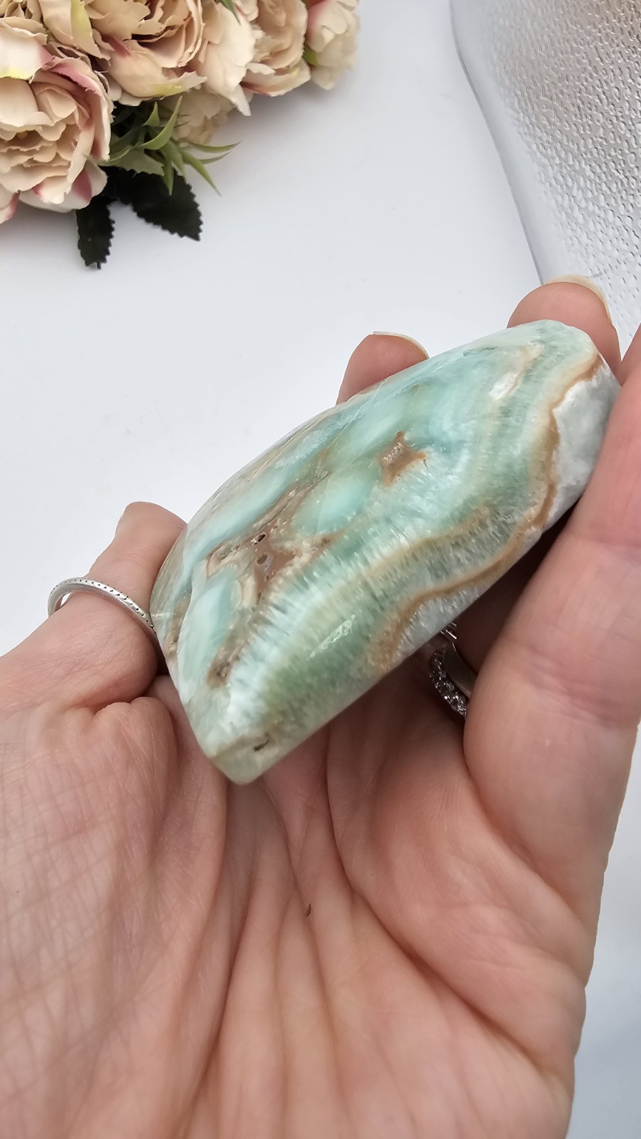large Caribbean calcite heart hemimorphite Palm Palmstone 120g 7.4cm Calm