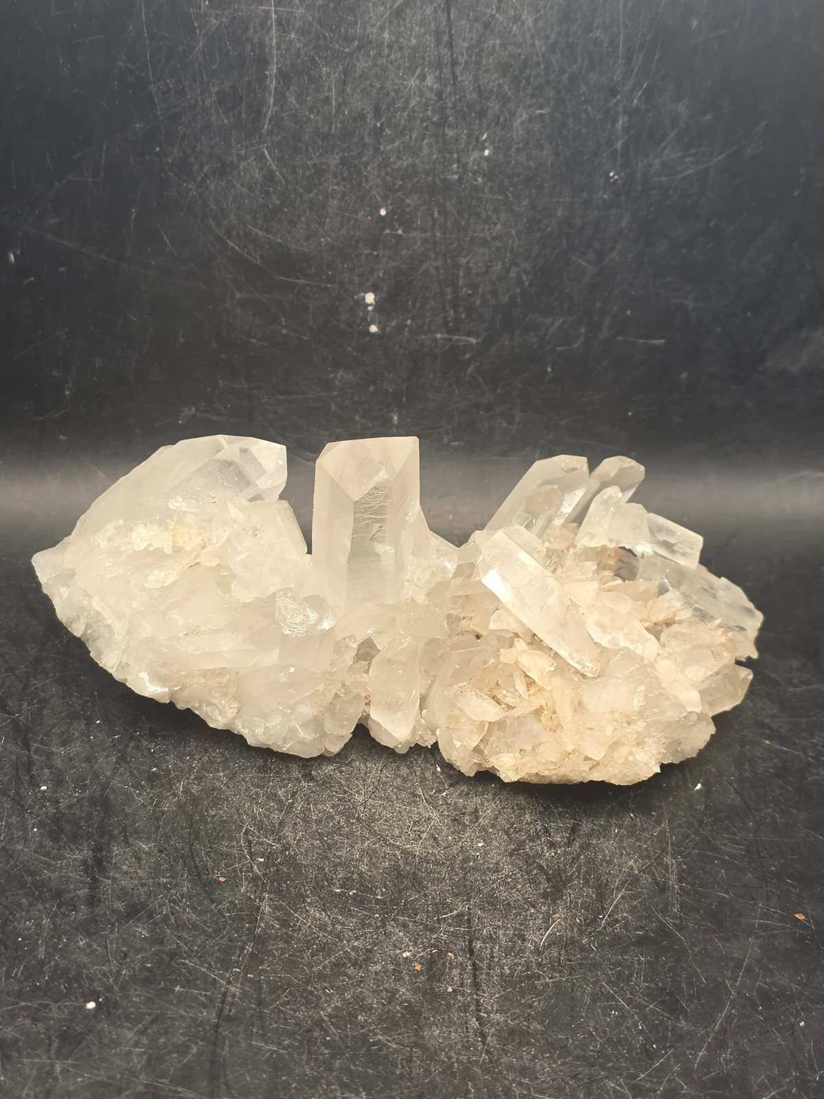 Clear quartz cluster! 7.7 ounces, 4.8 inches long, 2.5″ wide