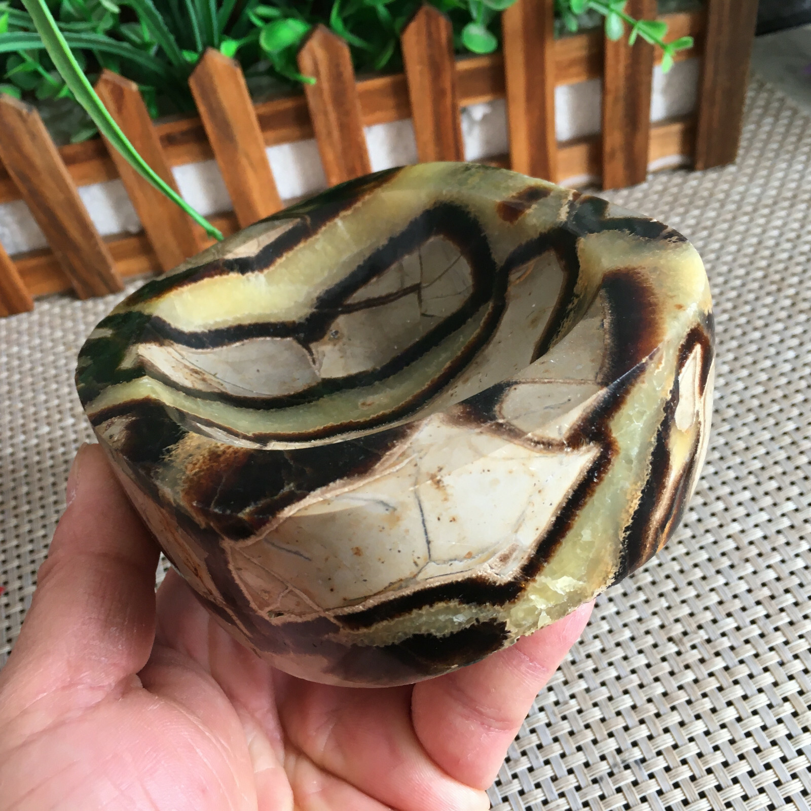 909g NATURAL Septarian Dragon Crystal Gem -shaped ashtray gg02