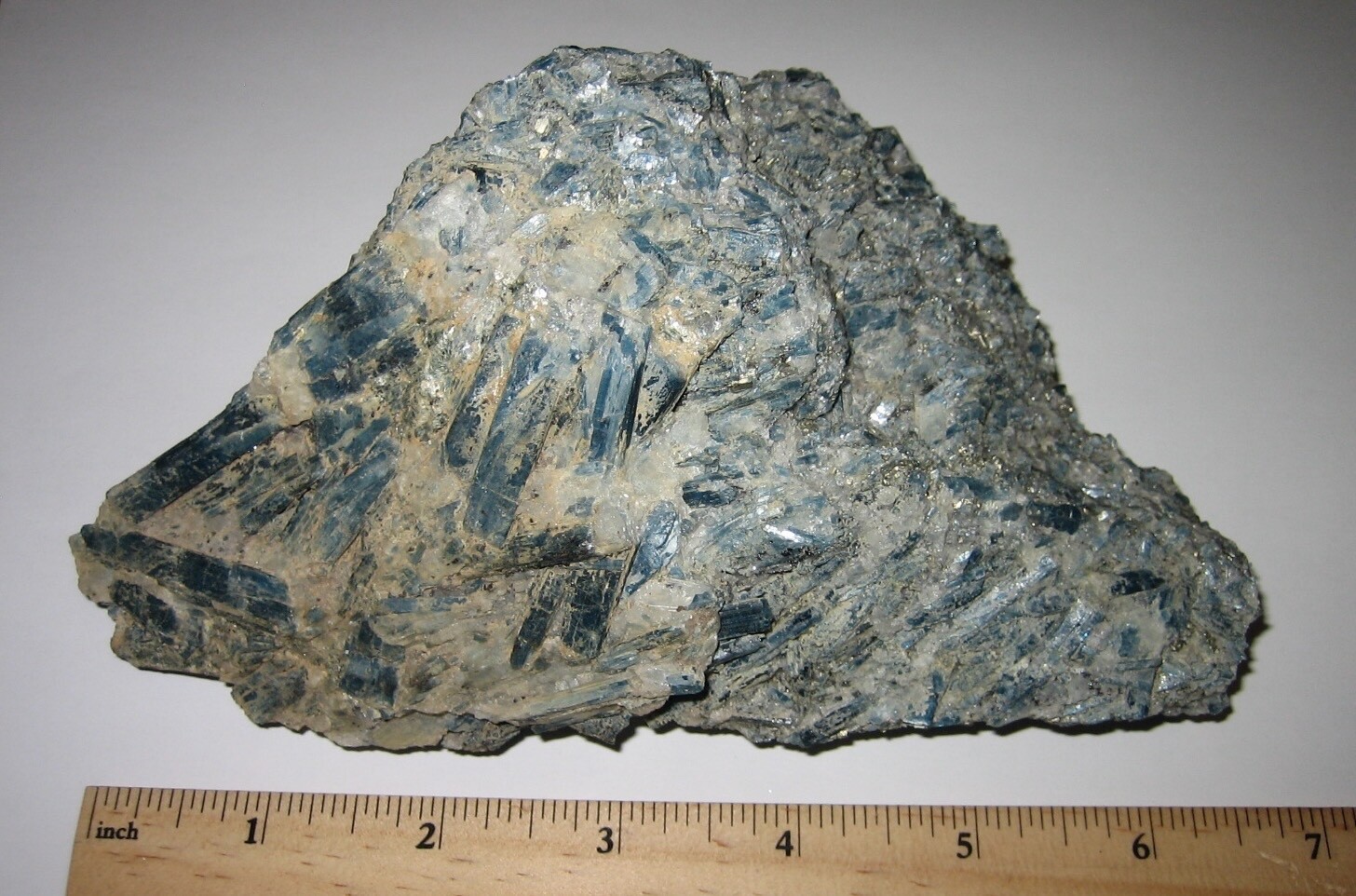 LARGE NATURAL 6.5″ x 2″ BLUE KYANITE CRYSTAL CLUSTER VIRGINIA, USA 2lbs 6.2oz *A