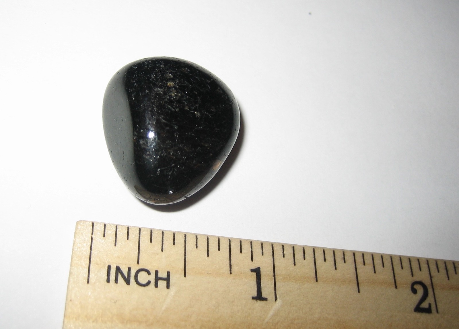 0.8″ RARE TUMBLED POLISHED AUTHENTIC NUUMMITE STONE FROM GREENLAND 9.2grams *17