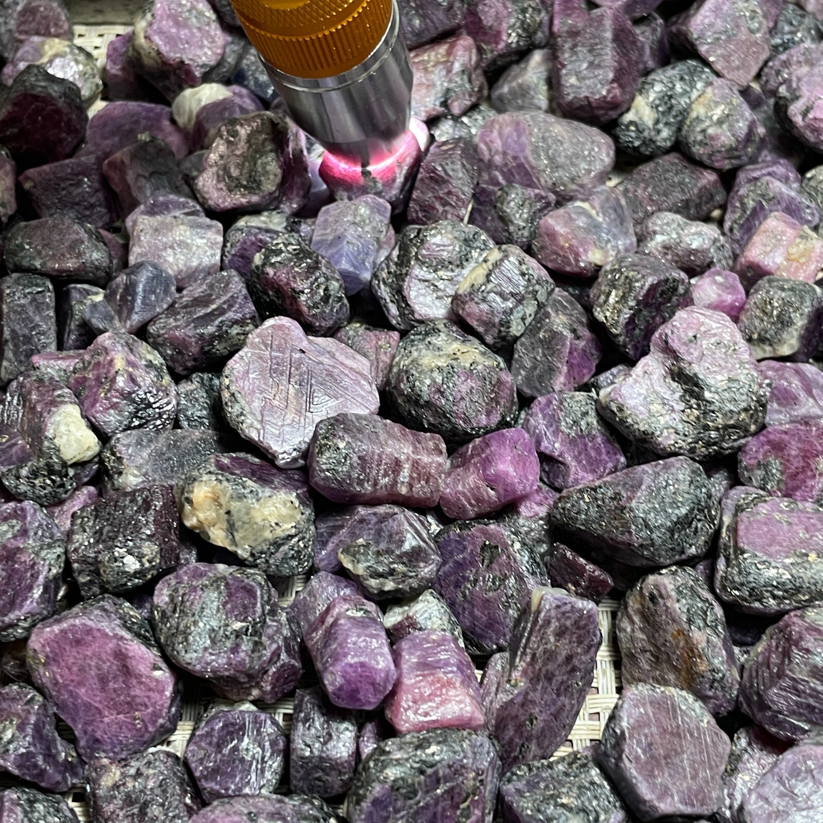 2kg Ruby Mozambique – Ruby Corundum stone – Red Sapphire Unprocesse