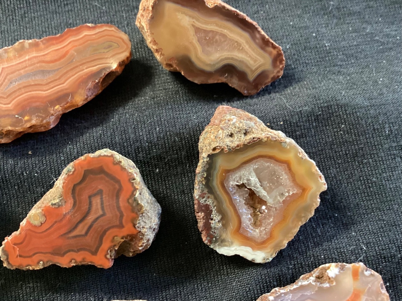 MALAWI Agates – 15 ALIMAJO 30mm Halves. SALE.