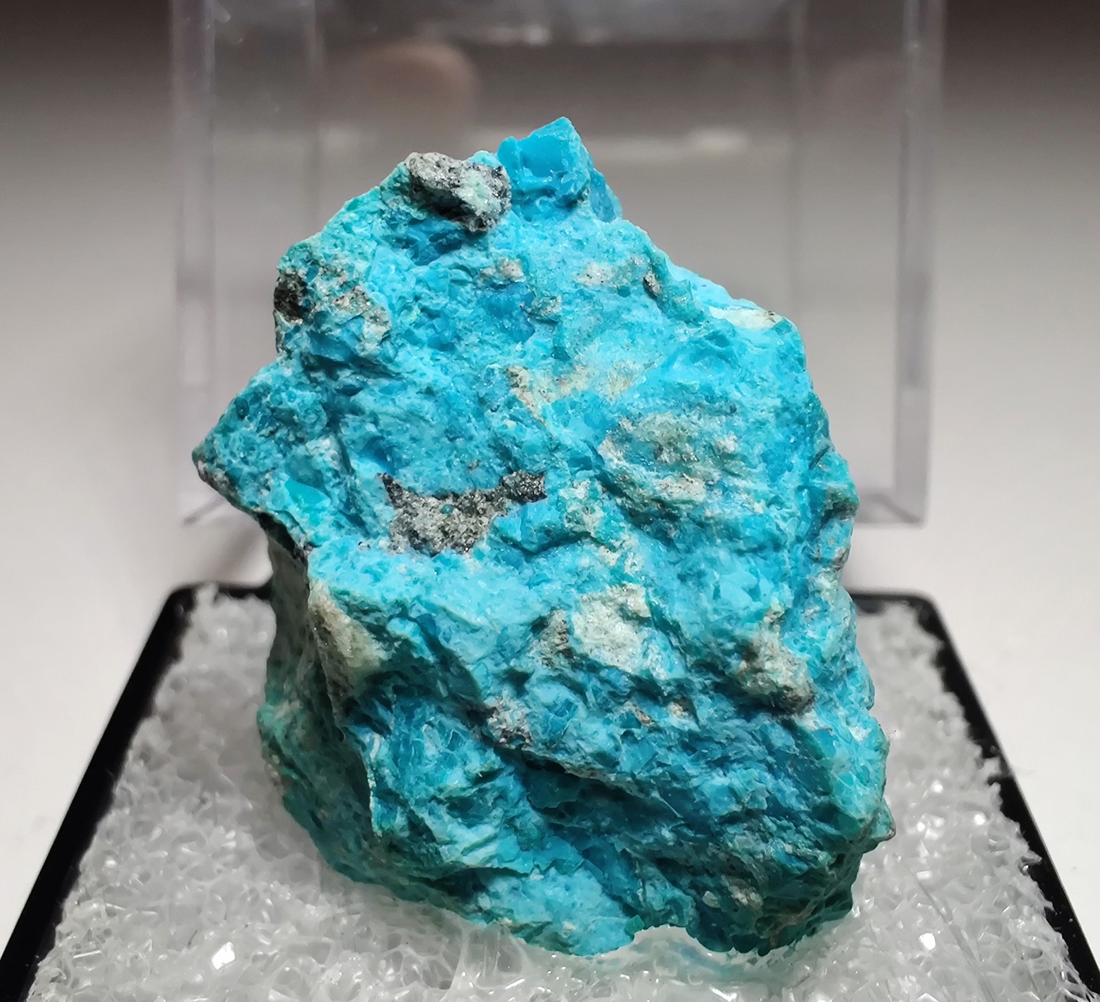 Chrysocolla with nice teal blue color. From Arizona. 3 cm.