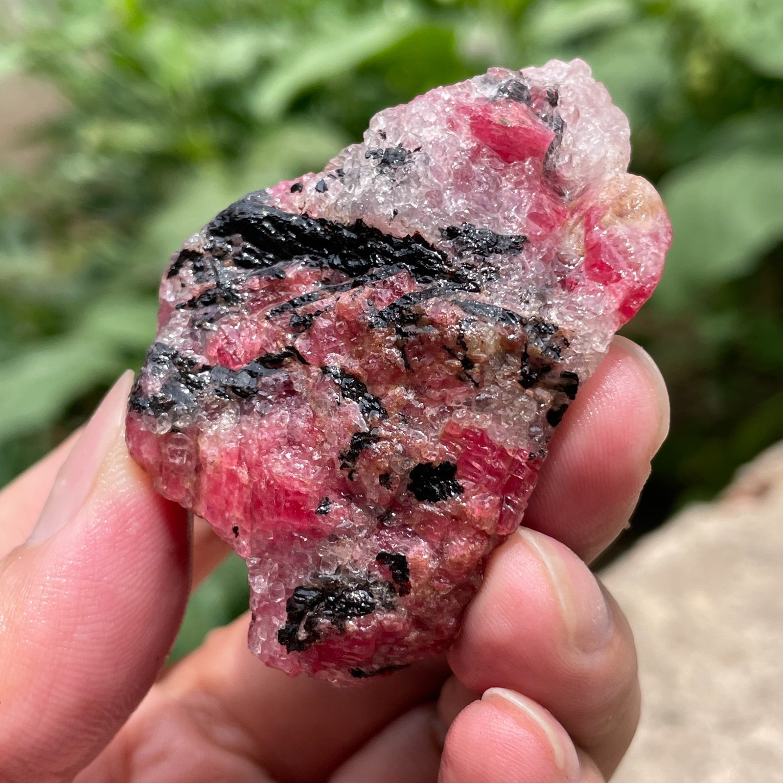 114g Small Raw Ore Red Black Rhodonite Quartz Gemstone Mineral Specimen