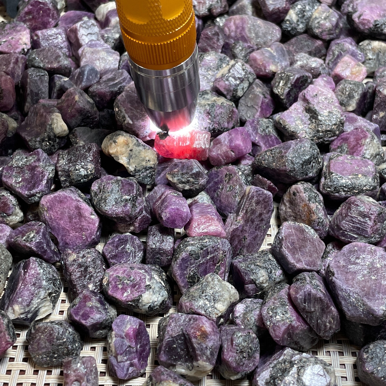 2kg Ruby Mozambique – Ruby Corundum stone – Red Sapphire Unprocesse