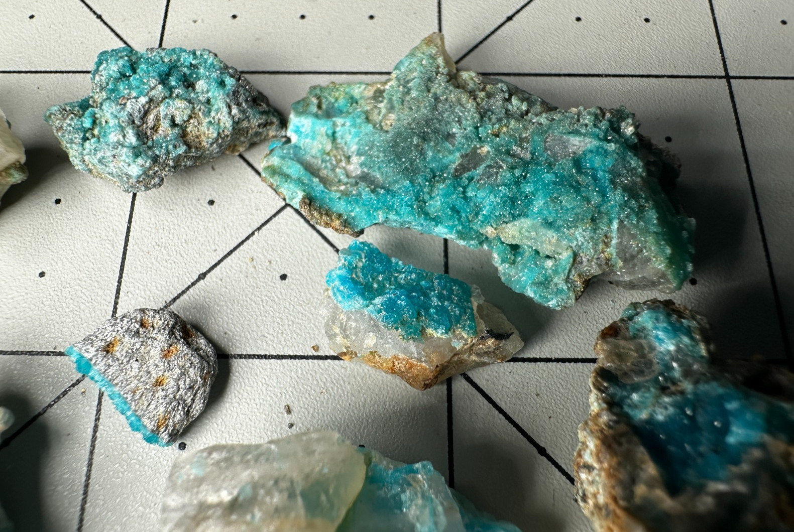 ➤ Lot of 22.7g – Multiple TURQUOISE Crystal Specimens (8) Lynch Station VA ➤1133