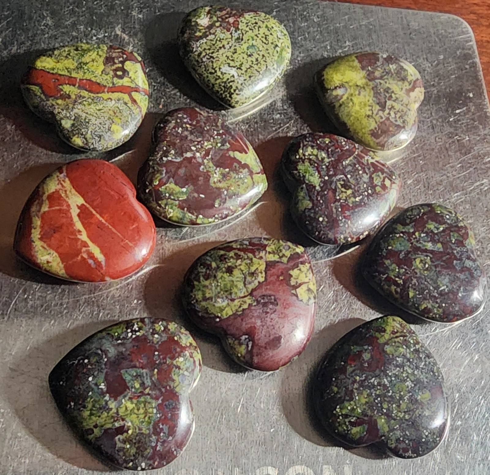10 PIECES of Natural Dragon Blood Polished Heart Stones-197 cts-39.4 grams-Lot 1