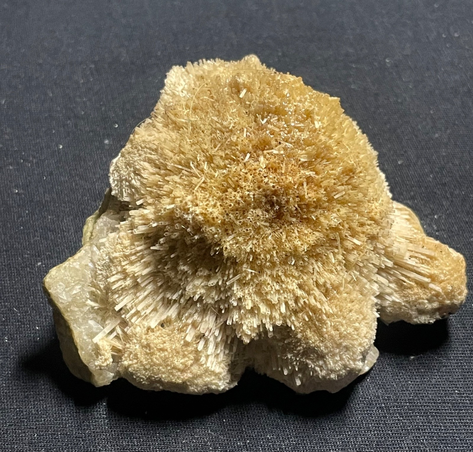 142g Natural thomsonite ball in yellow colour 7.5x8x3.5CM