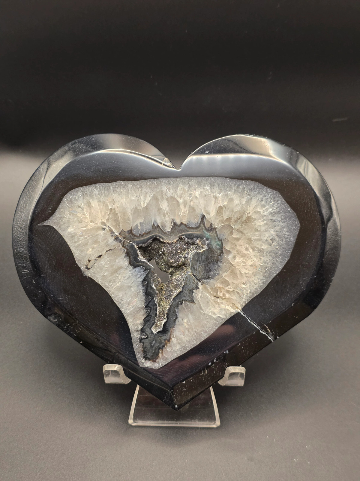 Large Druzy agate heart! 12.2 ounces, 5.5 inches wide 4.5″ tall