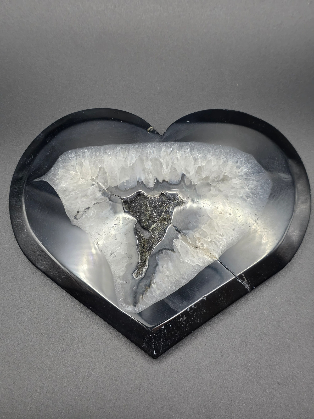 Large Druzy agate heart! 12.2 ounces, 5.5 inches wide 4.5″ tall