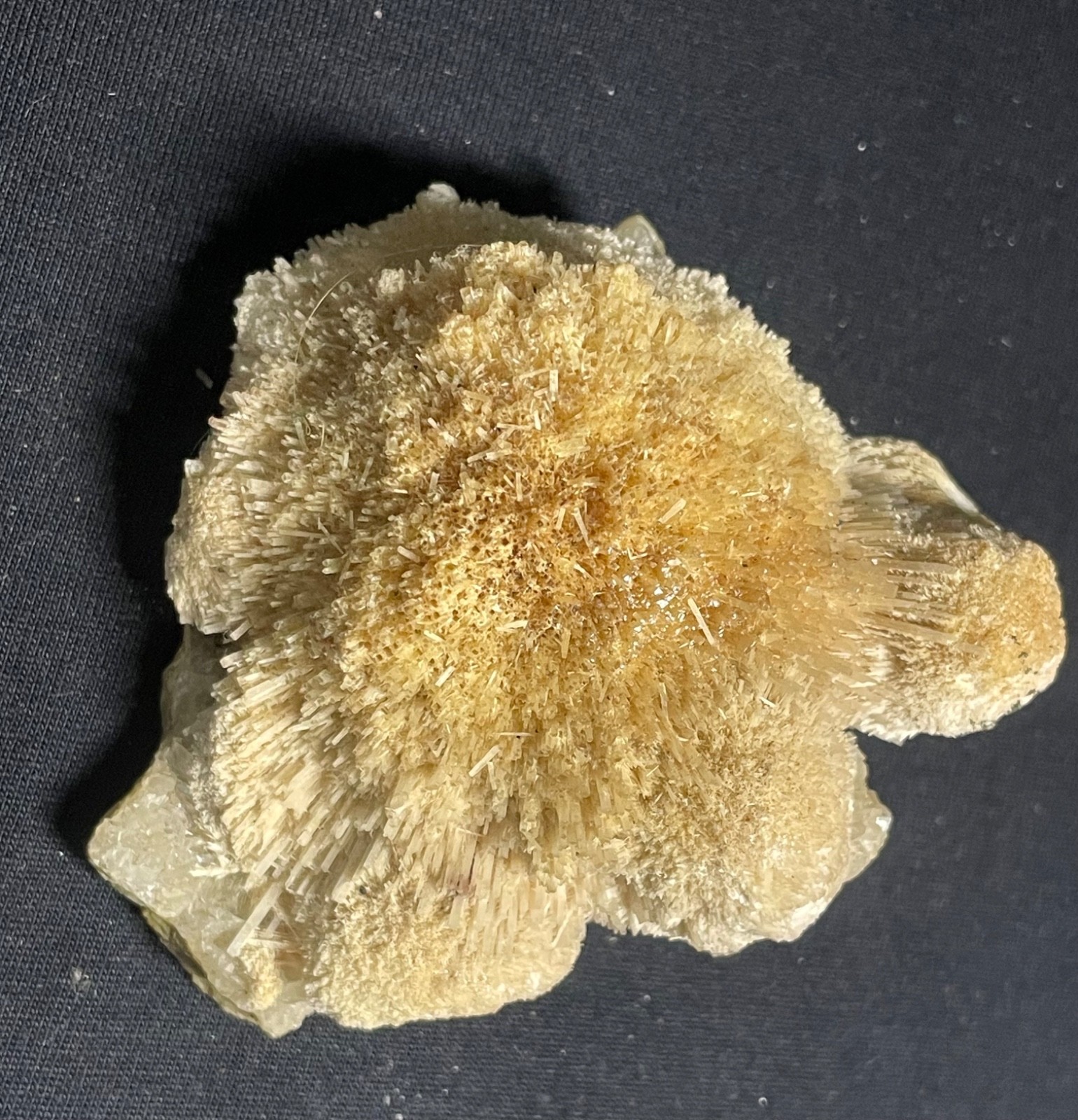 142g Natural thomsonite ball in yellow colour 7.5x8x3.5CM