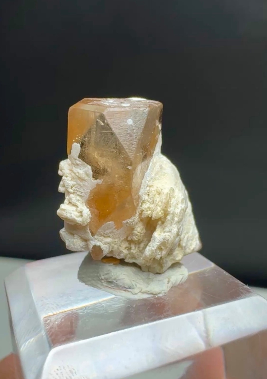 23 carats, Topaz specimen perfect terminated- origin Skardu Pakistan