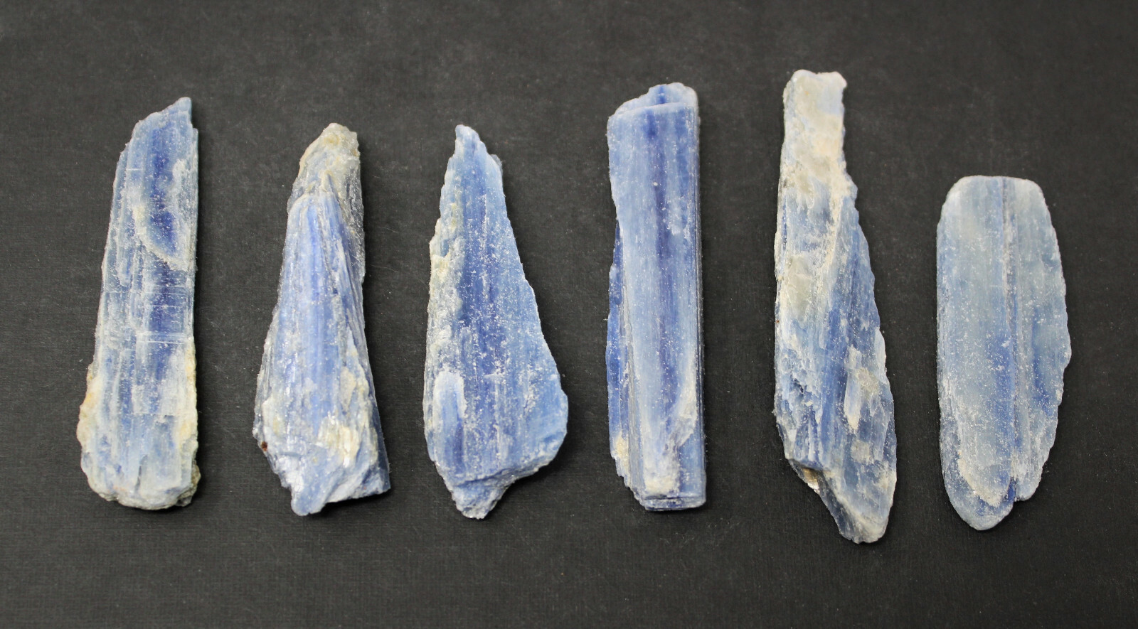 1 Natural Blue Kyanite Blade 0.75″ – 1.25″ (Raw Crystal Rough Blue Kyanite)