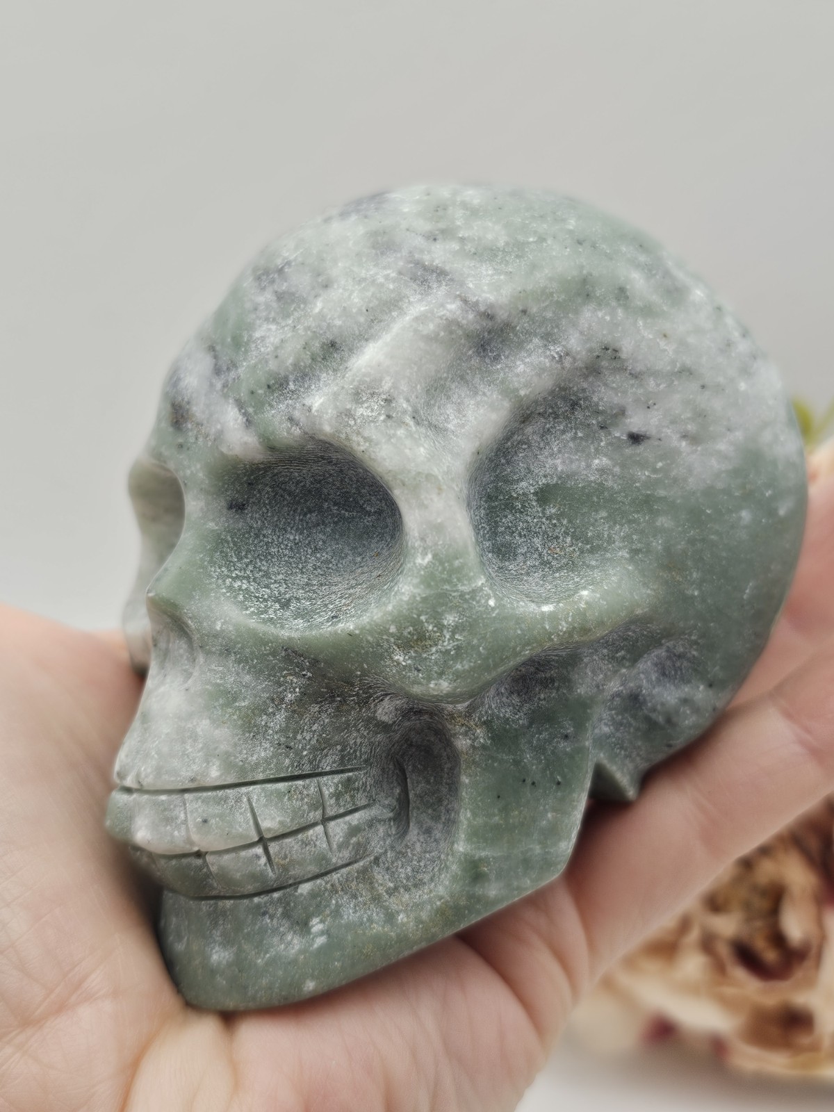 ✨️SALE✨️ Large Green Jade crystal Skull Carving 571g 8.9cm x 7.3cm