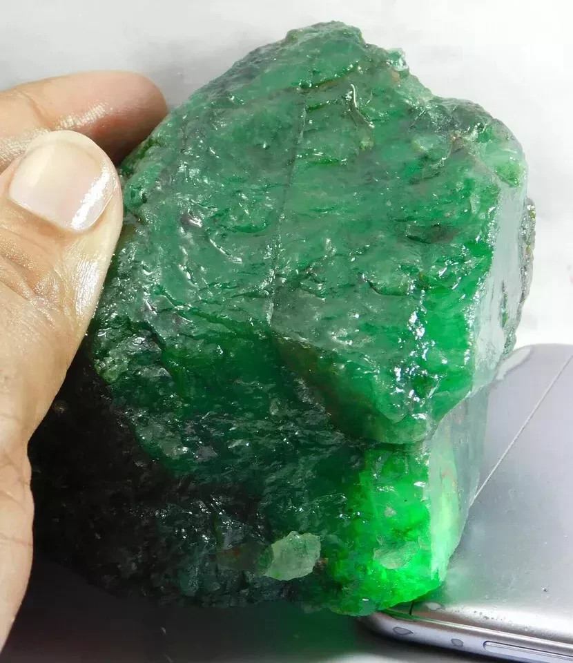 Natural Dyed Green Emerald Rough 800-900 carat Earth Mind Uncut Loose Gemstone