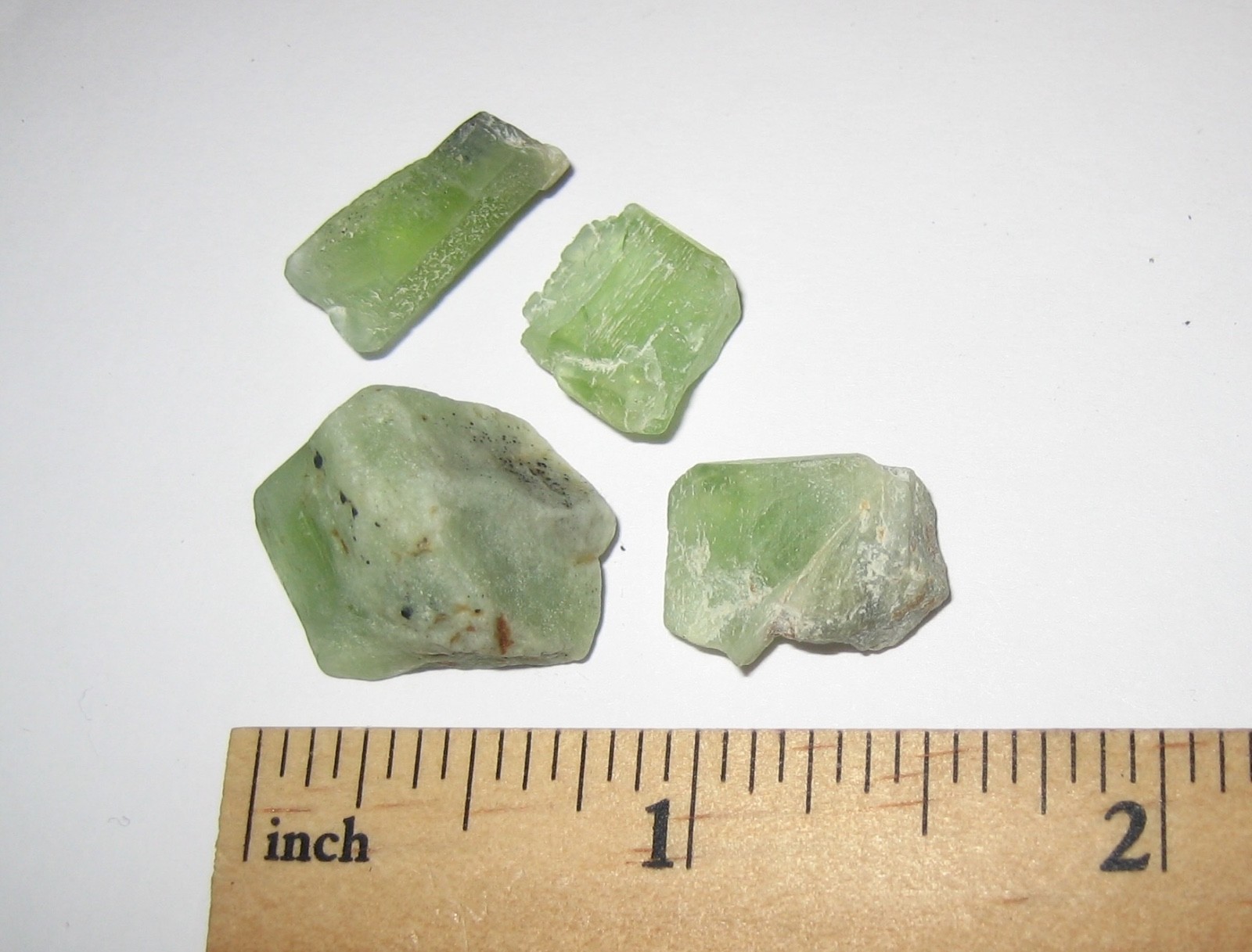 4 SMALL RARE NATURAL 0.4″- 0.75″ A GRADE PERIDOT CRYSTALS FROM PAKISTAN 10.3g *4