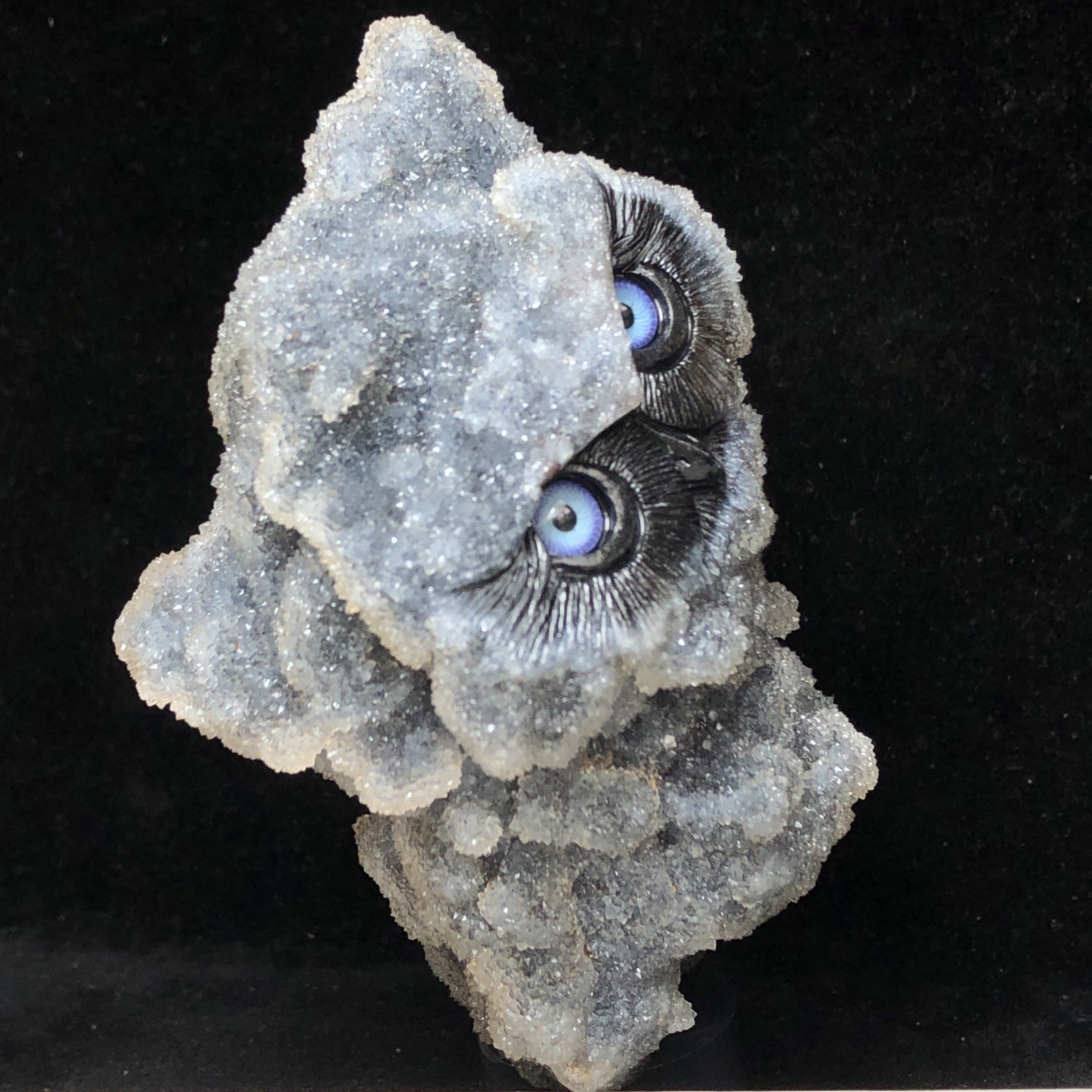 NATURAL CRYSTAL CLUSTER QUARTZ MINERAL STANDARD SPHALERITE PURE HAND CARVED OWL.