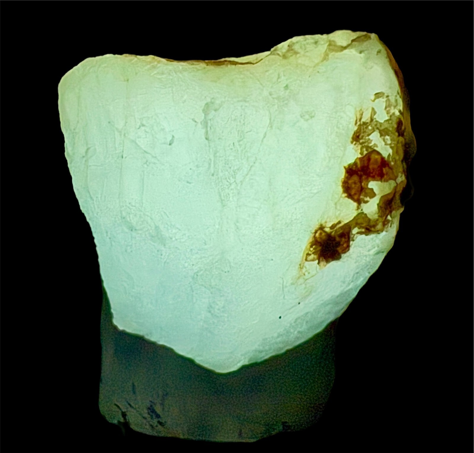 93 CT Fluorescent Long Lasting Phosphorescent (Check VIDEO) Hackmanite Crystal