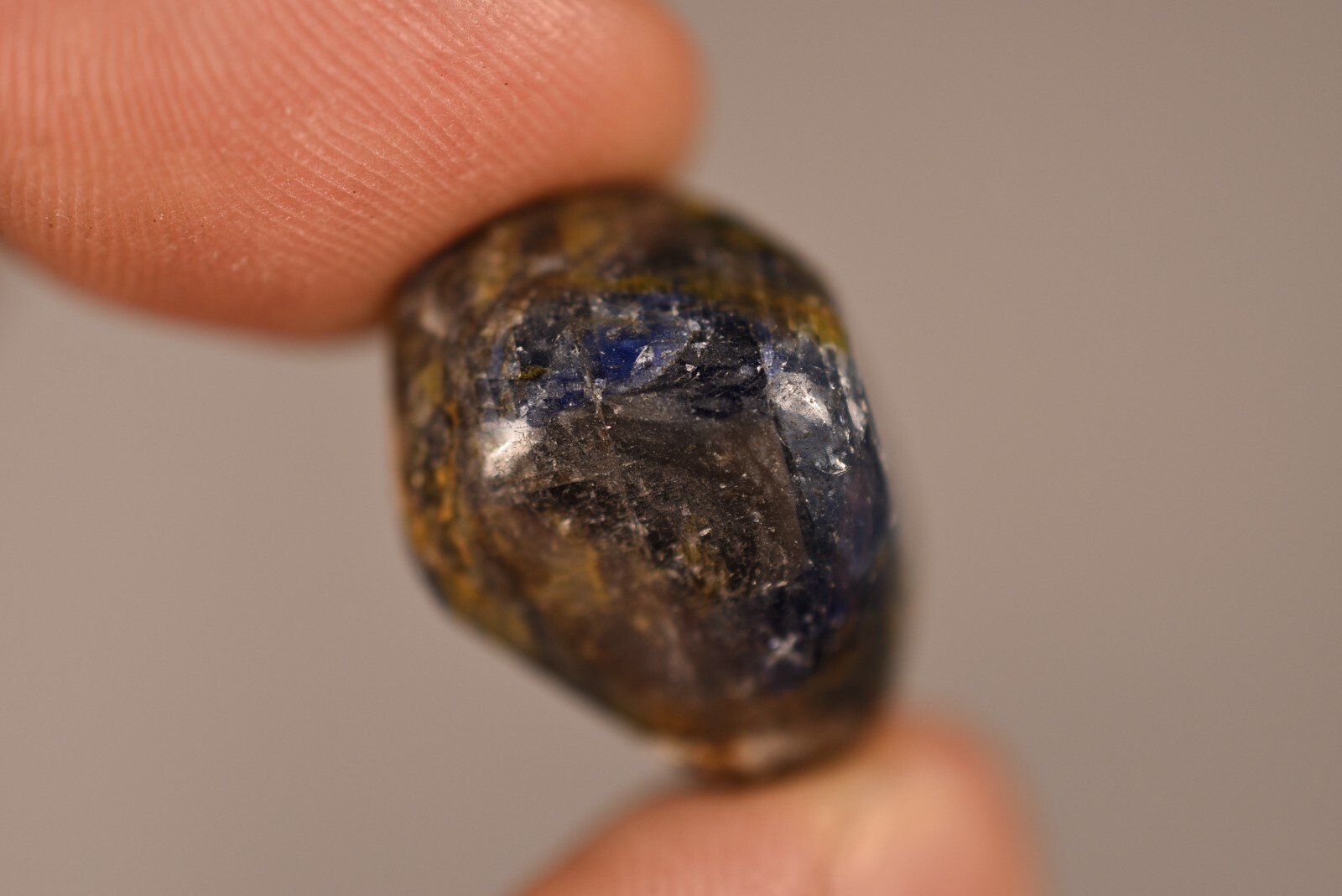 *SAPPHIRE* Tumbled Stone 2.3cm 10.4g Natural Polished Healing Crystal